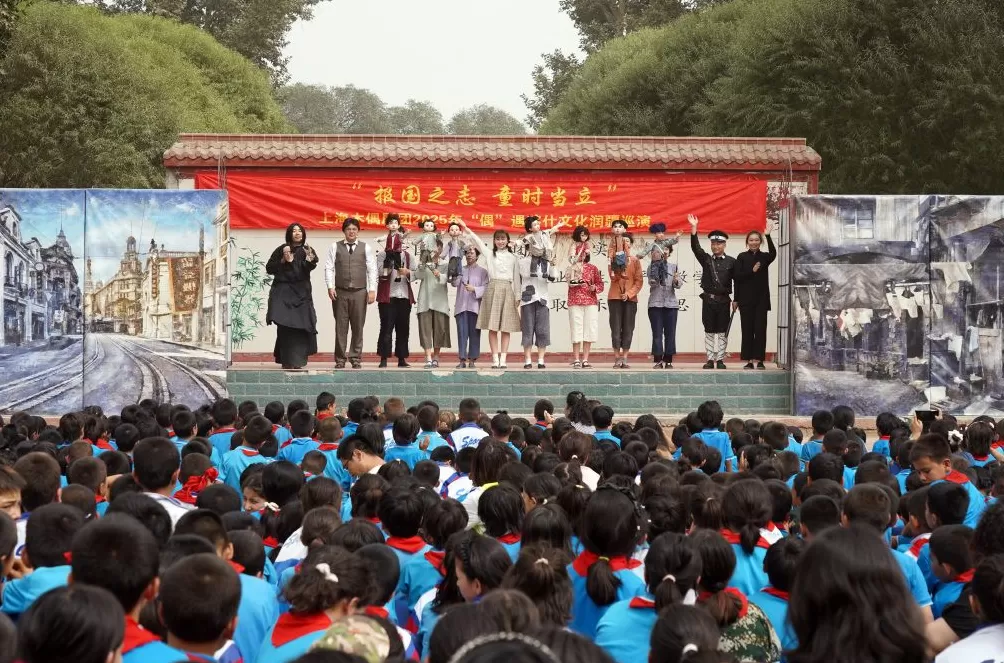 沪喀同心丨上海木偶剧团在新疆:让红色文化“润”入童心-第3张图片- 沪喀同心丨上海木偶剧团在新疆:让红色文化“润”入童心-第3张图片-