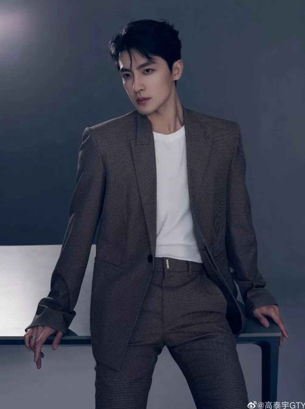 因曾住过于朦胧坠亡事发小区，女演员遭持续网暴！最新声明-第7张图片-