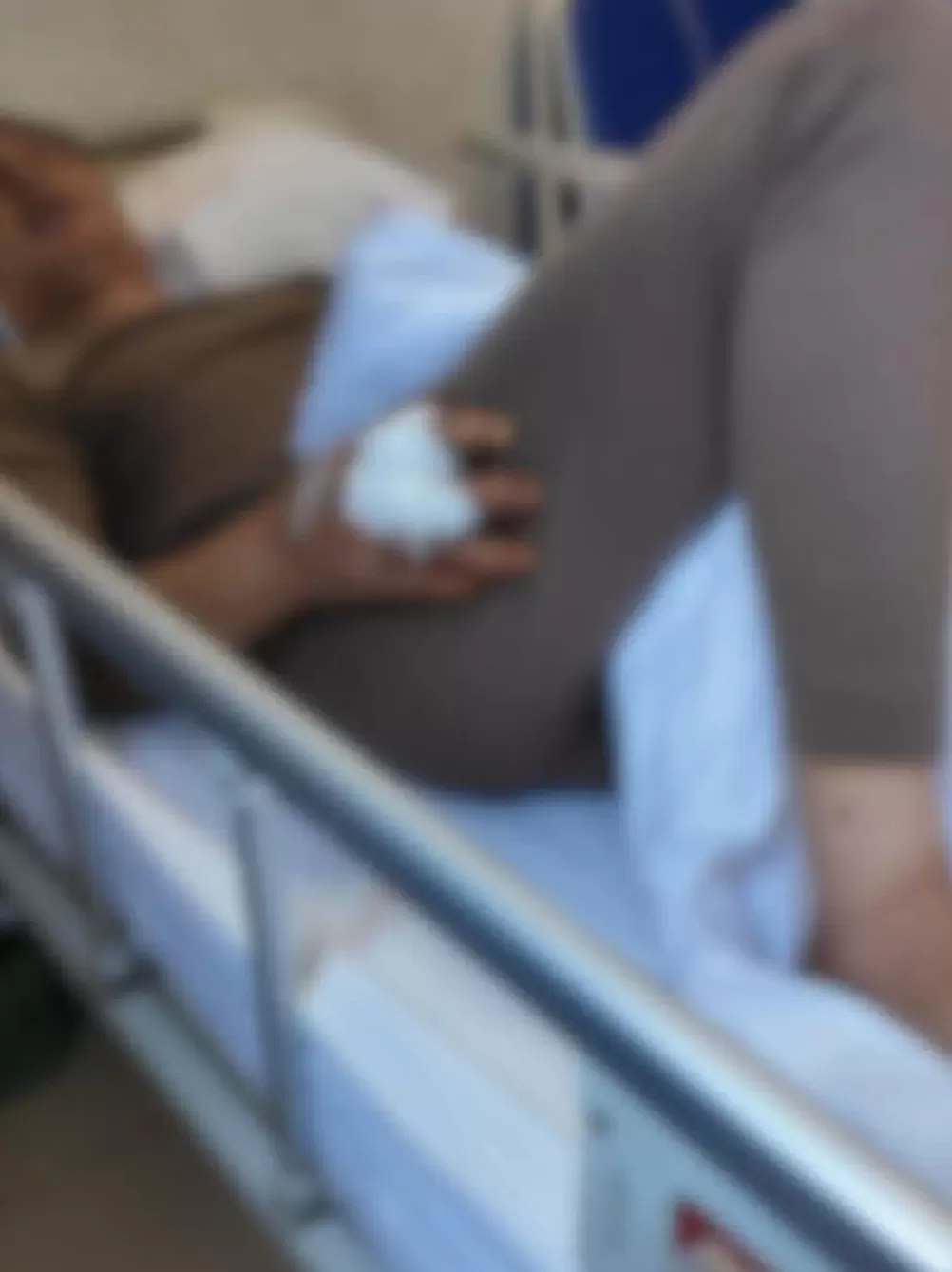 重庆男子上山采菌被黑熊袭击,“被一巴掌扇下悬崖,穿的水鞋救了自己一命”-第1张图片- 重庆男子上山采菌被黑熊袭击,“被一巴掌扇下悬崖,穿的水鞋救了自己一命”-第1张图片-