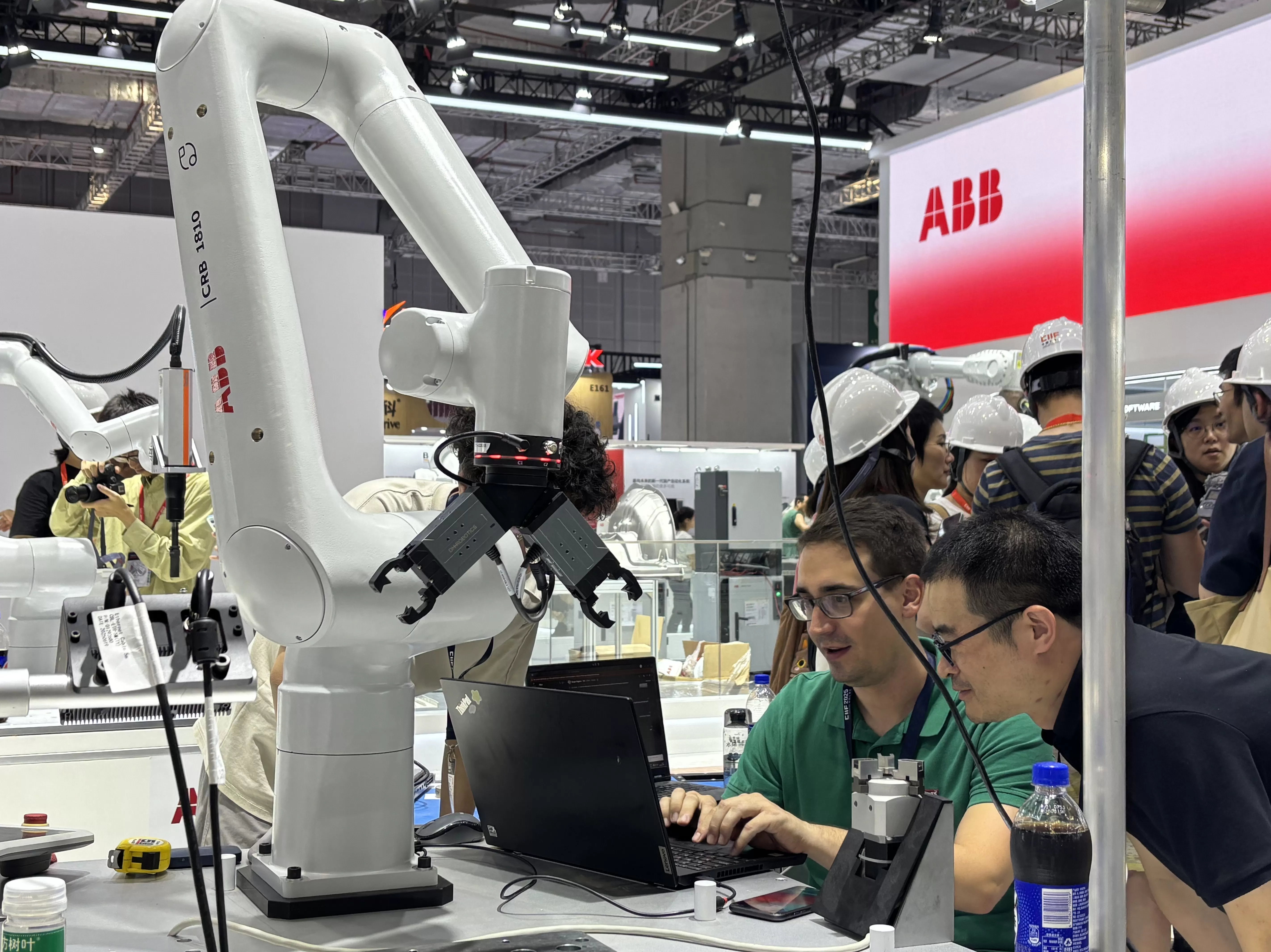 “带大脑”的机床、“大力士”机器人，今年工博会有这些首发新品-第1张图片-