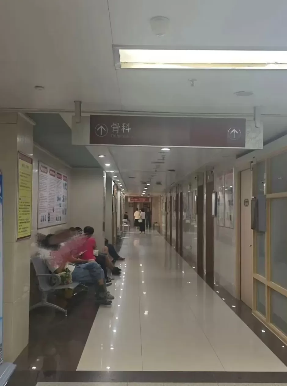 广州一医院发生伤医事件，参与抢救医生：他受伤很重；当天跟诊学生没受伤-第2张图片-