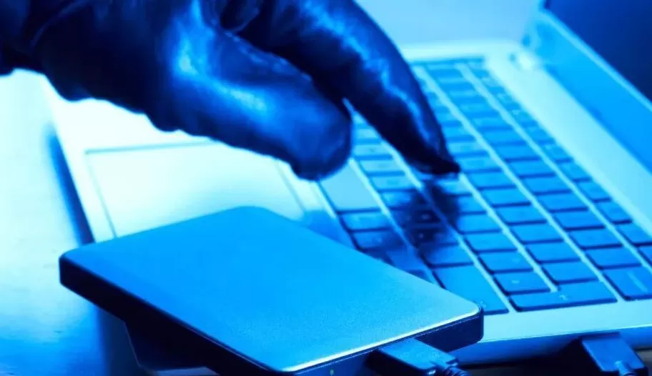 潜入领导办公室，向境外间谍出卖1000余份军工资料，卫某被判无期-第1张图片-