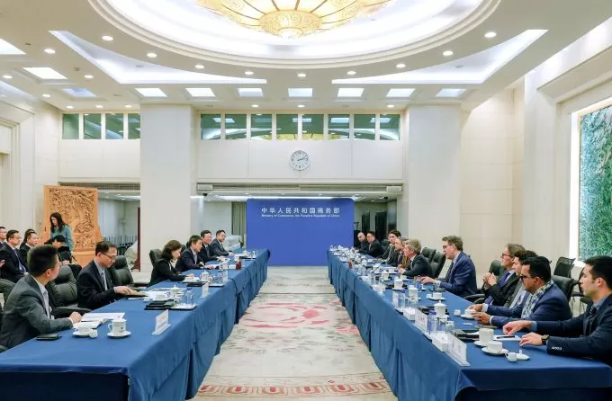 商务部国际贸易谈判代表兼副部长李成钢会见美国中西部地区政商领袖代表团-第1张图片-