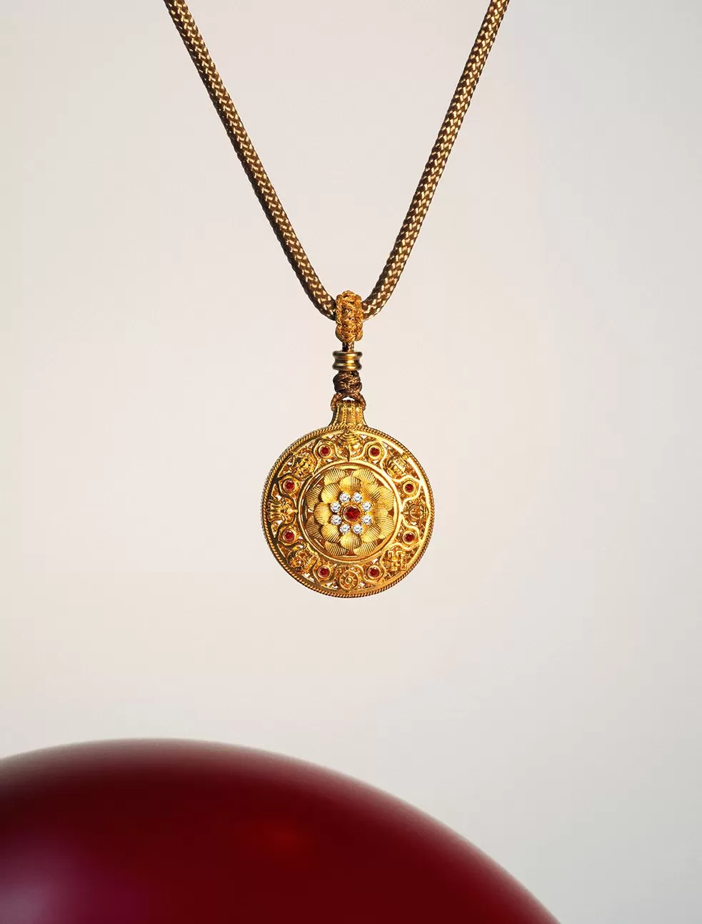 黄金钻石珍宝都赶中秋的趟｜是日美好事物-第9张图片-