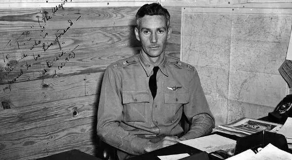 这飞机疯了吗？竟然往超强台风“桦加沙”里钻-第4张图片-