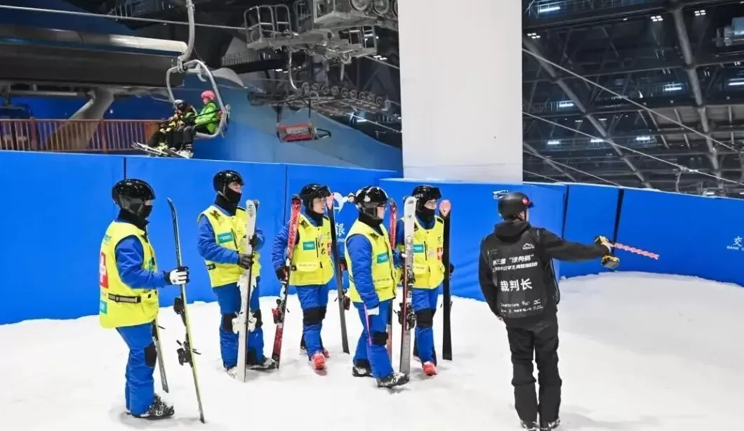 助力校园冰雪运动发展,“绿舟杯”上海市中小学生滑雪锦标赛成功举办-第6张图片- 助力校园冰雪运动发展,“绿舟杯”上海市中小学生滑雪锦标赛成功举办-第6张图片-