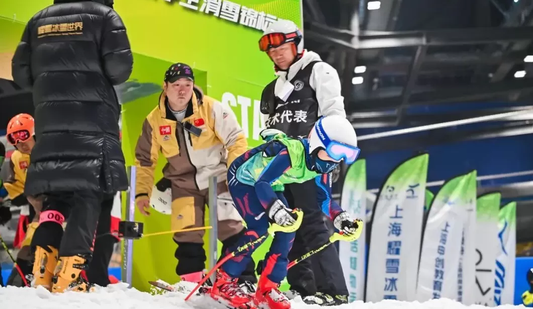 助力校园冰雪运动发展,“绿舟杯”上海市中小学生滑雪锦标赛成功举办-第7张图片- 助力校园冰雪运动发展,“绿舟杯”上海市中小学生滑雪锦标赛成功举办-第7张图片-