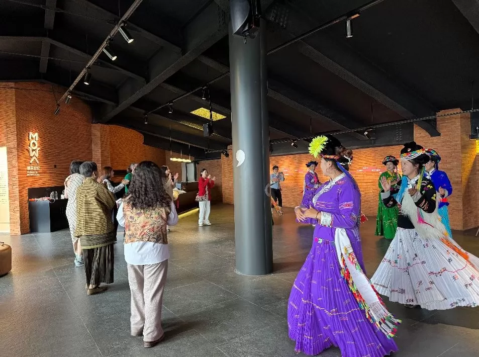 在泸沽湖转山转海，感受这片高原秘境的文化焕新-第12张图片-