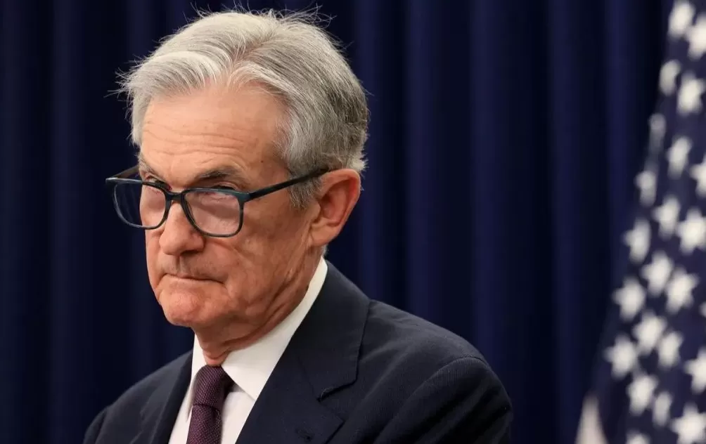 美联储主席鲍威尔：为保就业而降息，关税推高商品价格-第1张图片-