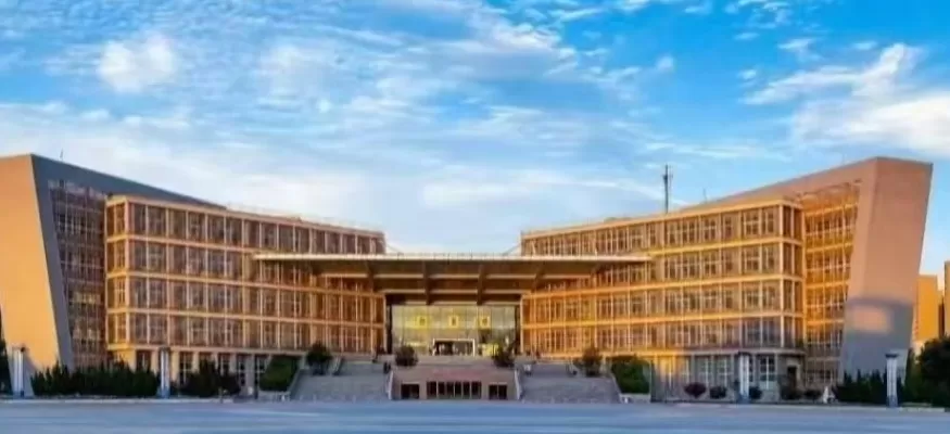 西工大回应“学生证封面印错”：已基本收回，将替换地标建筑重新印发-第2张图片-