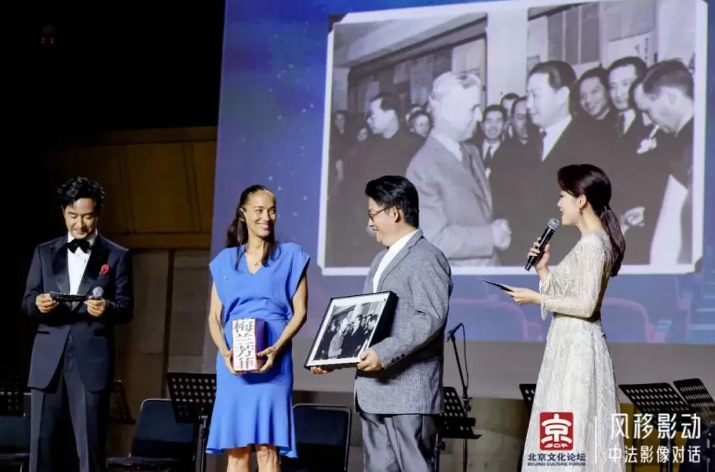 《卓别林：流浪之心》：含泪微笑背后的文化与温情-第3张图片-