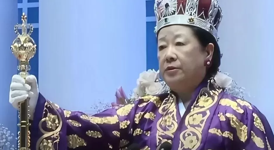 给“第一夫人”送香奈儿包后,邪教女魔头被抓了-第1张图片- 给“第一夫人”送香奈儿包后,邪教女魔头被抓了-第1张图片-