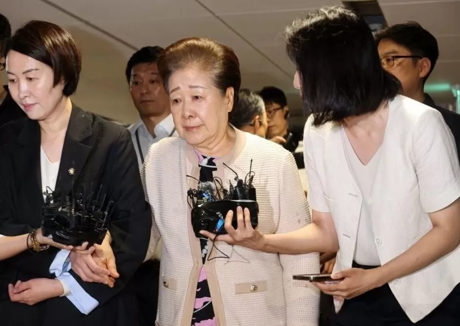 给“第一夫人”送香奈儿包后,邪教女魔头被抓了-第2张图片- 给“第一夫人”送香奈儿包后,邪教女魔头被抓了-第2张图片-