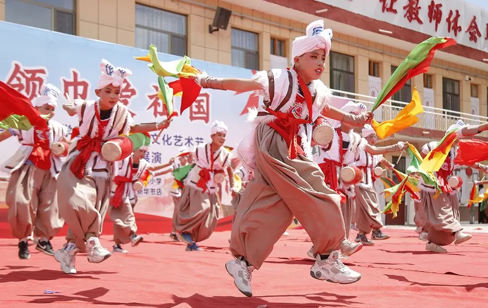 腰鼓声声震天地：横山非遗的“活态传承”与时代新声-第3张图片-