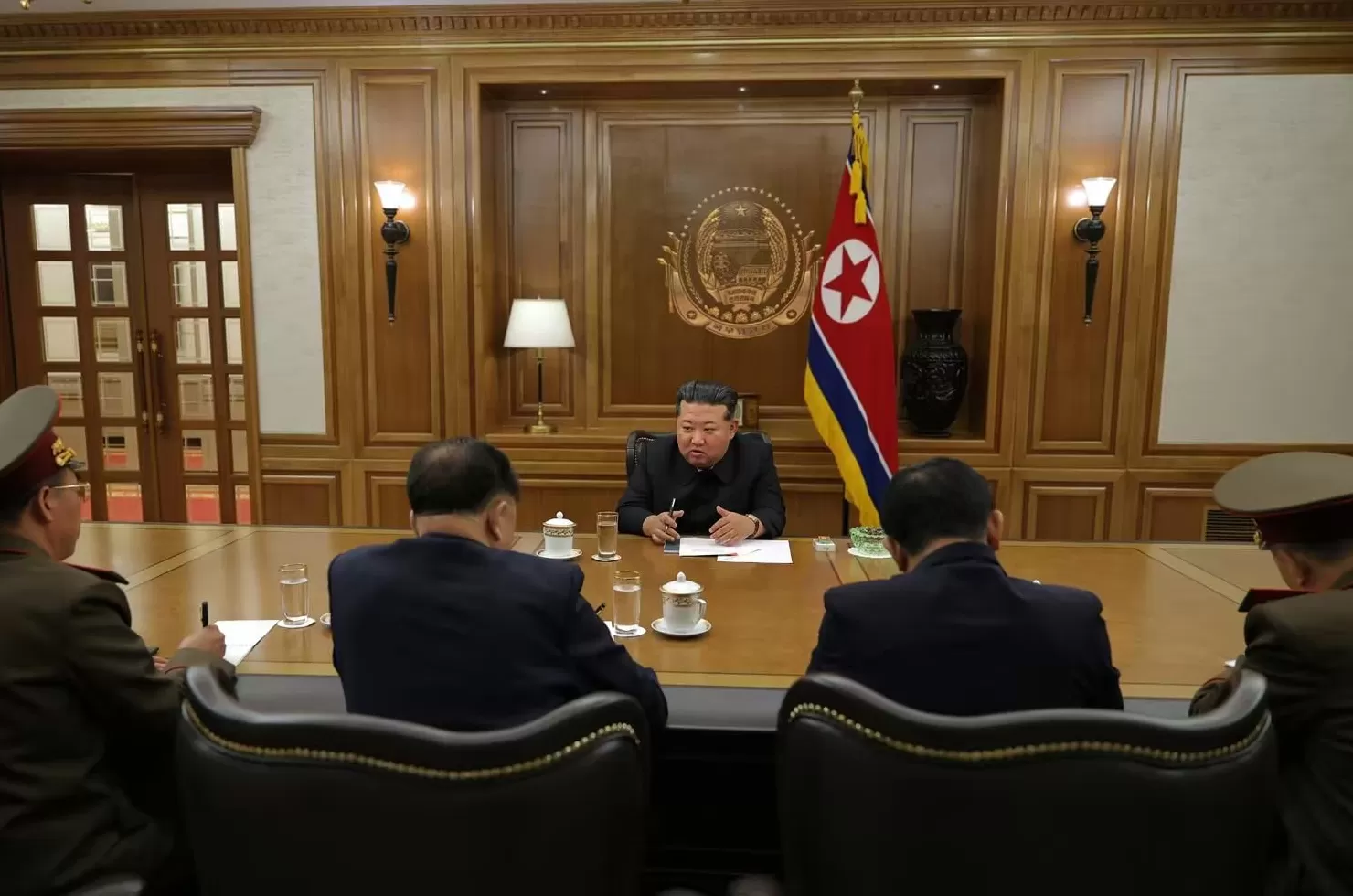 金正恩会见核部门科技人员，指导有关核武器生产协议会-第1张图片-