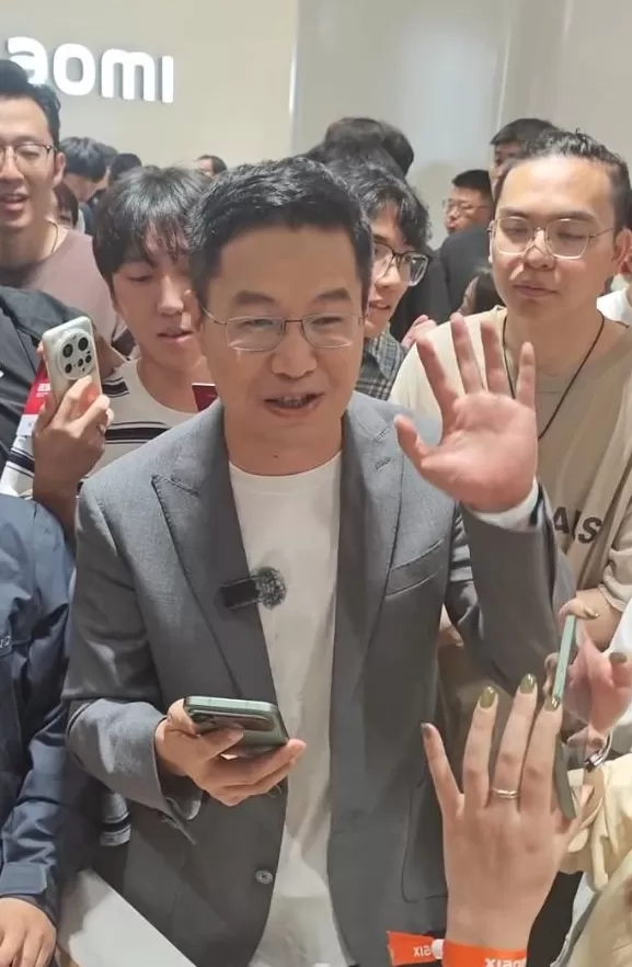 小米17系列今日开售，全国多地门店排起长队，雷军：5分钟破纪录-第8张图片-
