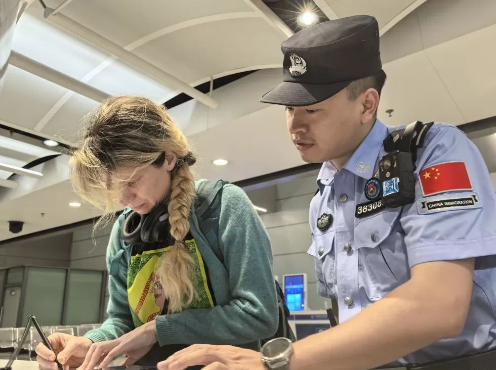 昆明机场出入境外国旅客破80万人次-第2张图片-