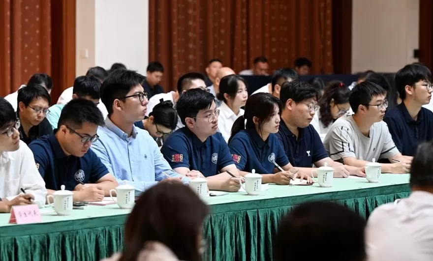 争当教育科技人才一体发展的先行者！陈吉宁为复旦师生代表作形势与政策报告-第2张图片-
