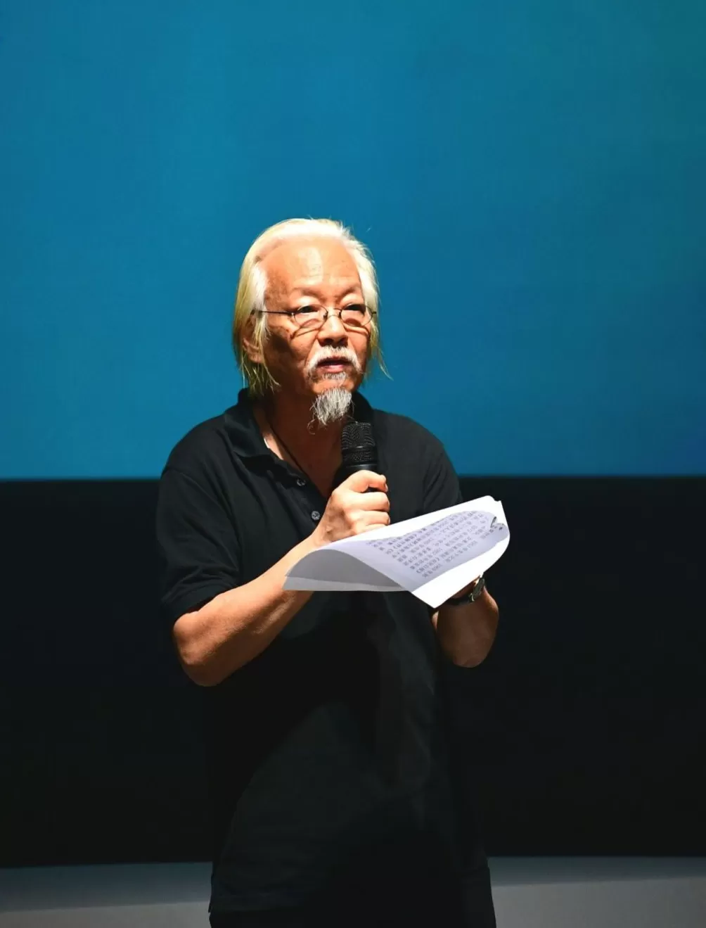 一言不发，或者夺过话筒-第5张图片-