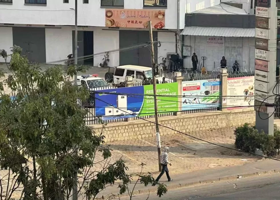 马达加斯加发生大规模骚乱，当地华人：商店被烧抢，花钱请警察和部队打退暴徒-第7张图片-