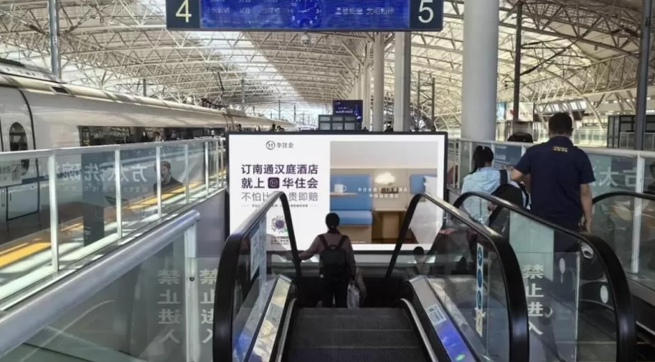 “请3休12”超长假期来临，第一批拼假游客已抵达-第1张图片-