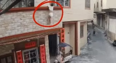 汕尾3岁幼童从阳台坠落，女邻居徒手接住-第1张图片-