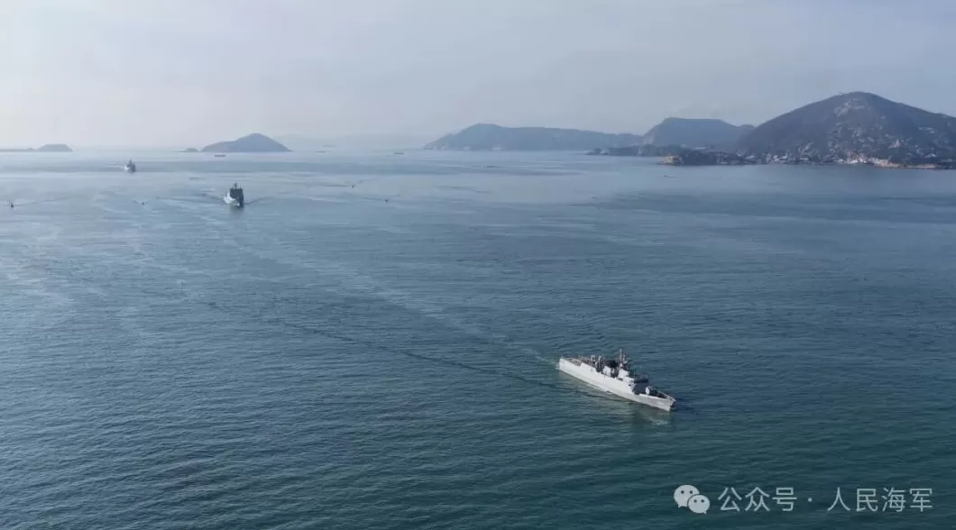 海军83舰编队抵达香港，将组织舰艇开放活动-第1张图片-