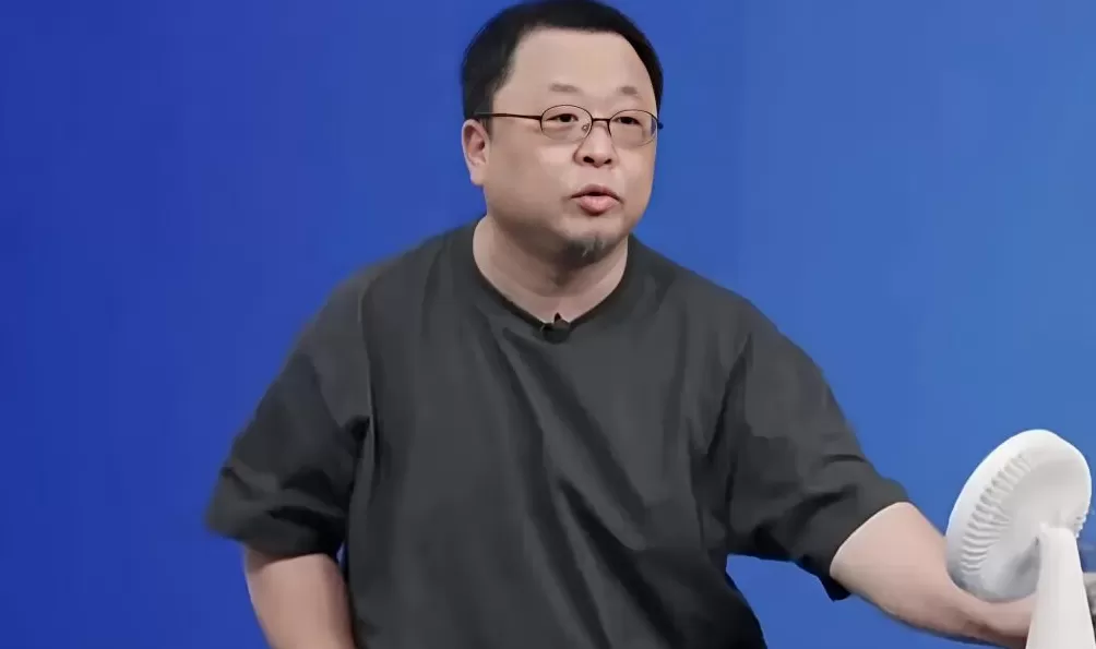 罗永浩直播声援小米！海报小字是行业陋习，没有人情世故！-第4张图片-