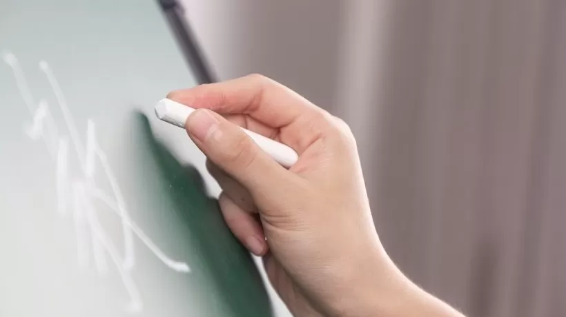 直通部委｜银龄讲学计划招募7000名退休教师 9月制造业PMI连续两月上升-第1张图片-