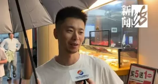 第一批“聪明人”已堵懵！上海的机场、火车站也全部爆满，高速“猪肝红”预警，直击现场-第10张图片-