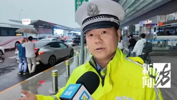 第一批“聪明人”已堵懵！上海的机场、火车站也全部爆满，高速“猪肝红”预警，直击现场-第19张图片-
