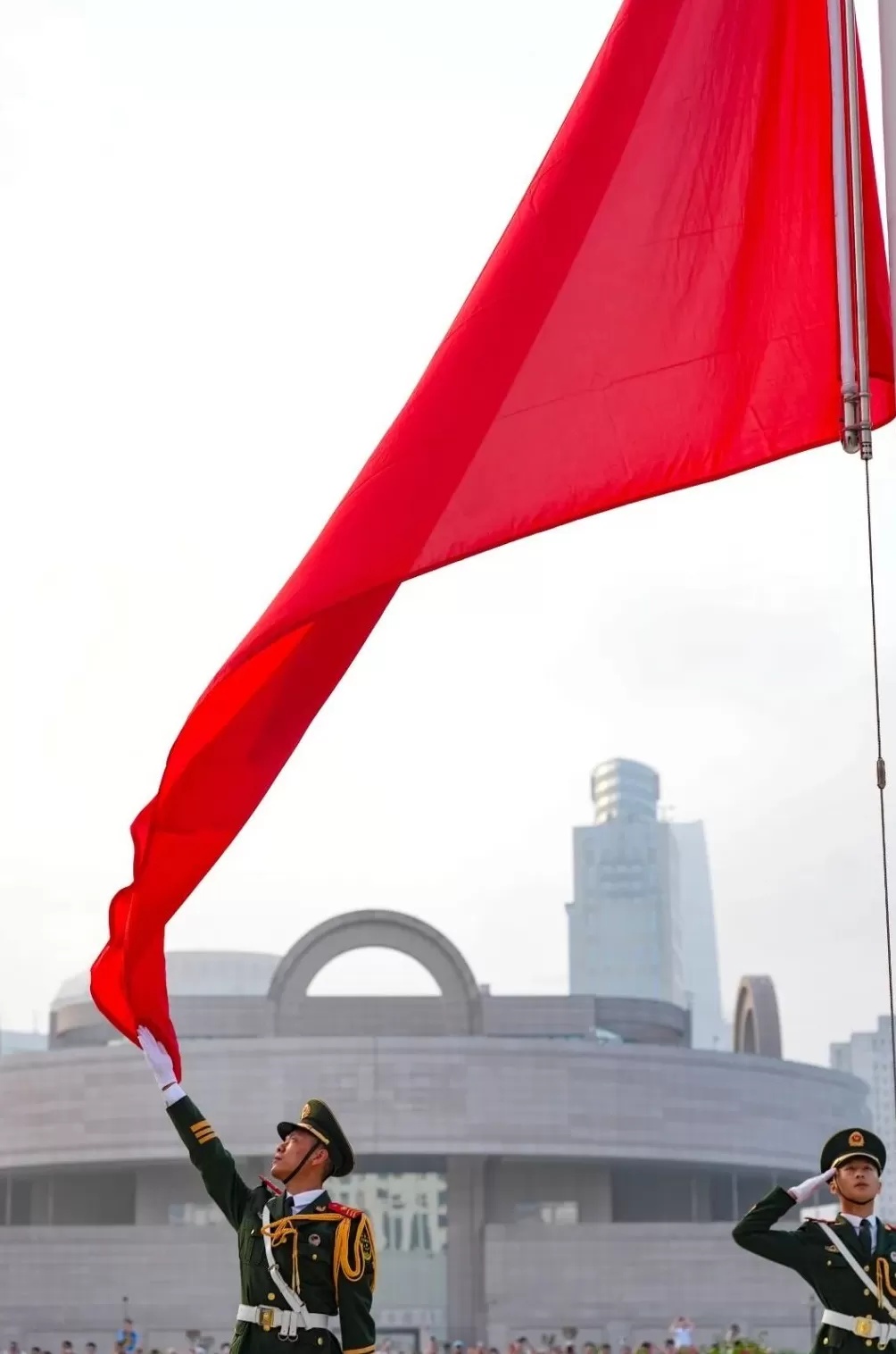 上海这些地方举行升国旗仪式，市民群众共同见证庄严时刻-第1张图片-