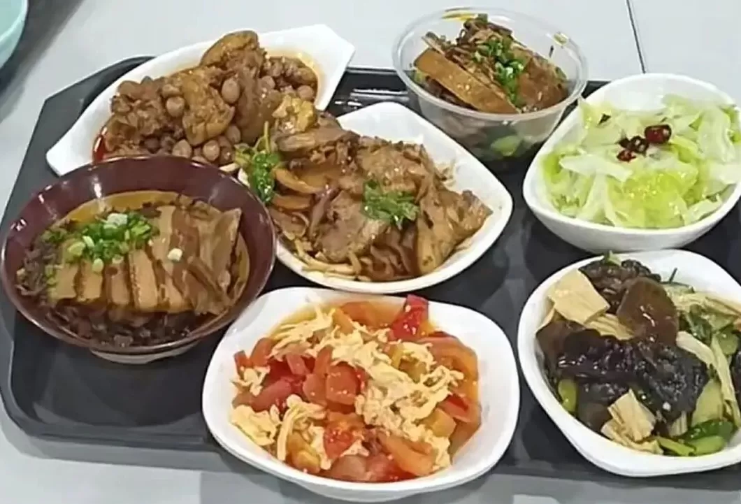 多地机关食堂国庆向社会开放，有游客点9份菜花了58元-第2张图片-