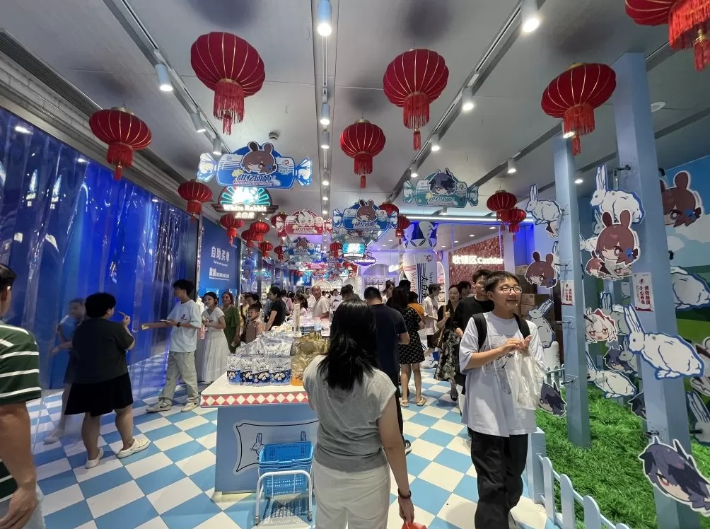 发现夜上海｜老字号延时打烊，为南京路步行街带来什么？-第3张图片-