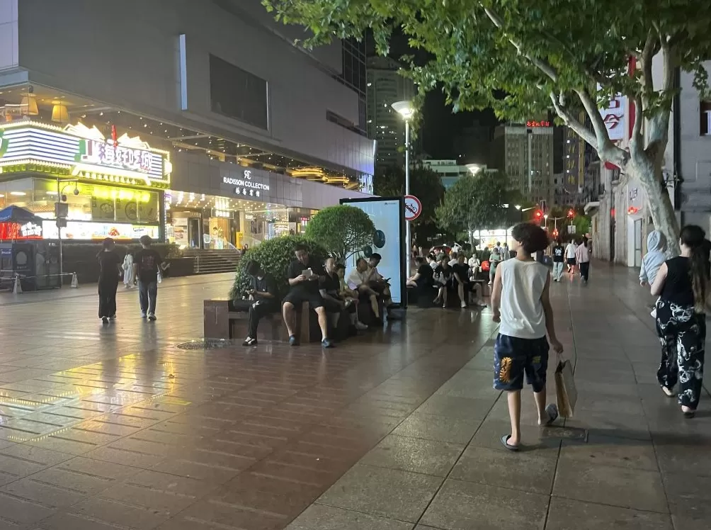 发现夜上海｜老字号延时打烊，为南京路步行街带来什么？-第6张图片-
