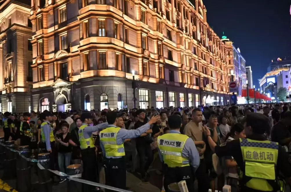 国庆首日外滩累计客流56.3万人次，同比去年上升超两成-第3张图片-