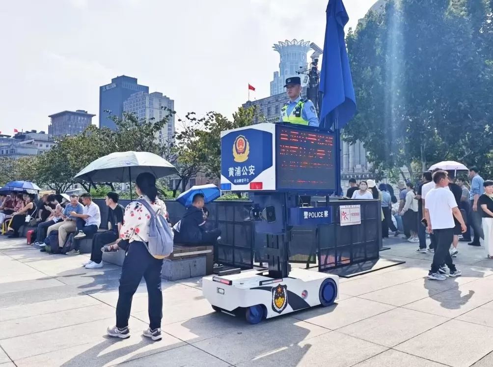 国庆首日外滩累计客流56.3万人次，同比去年上升超两成-第5张图片-