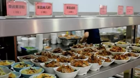 一中午吃了550斤米、250斤卤鹅……两千多人挤满政府食堂-第4张图片-