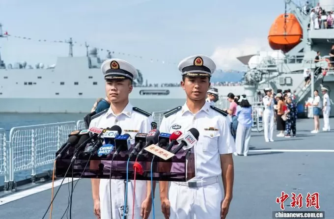 登军舰庆国庆中国海军与香港市民“双向奔赴”-第3张图片-