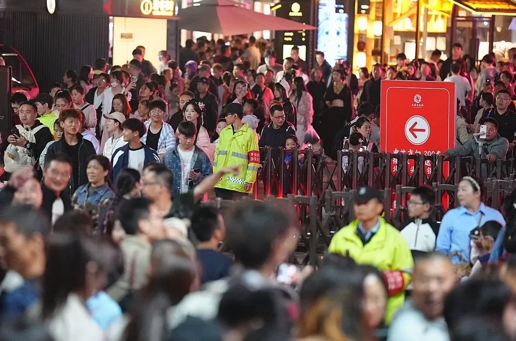全国多个景区游客趋于饱和，景点建议游客错峰预约-第1张图片-