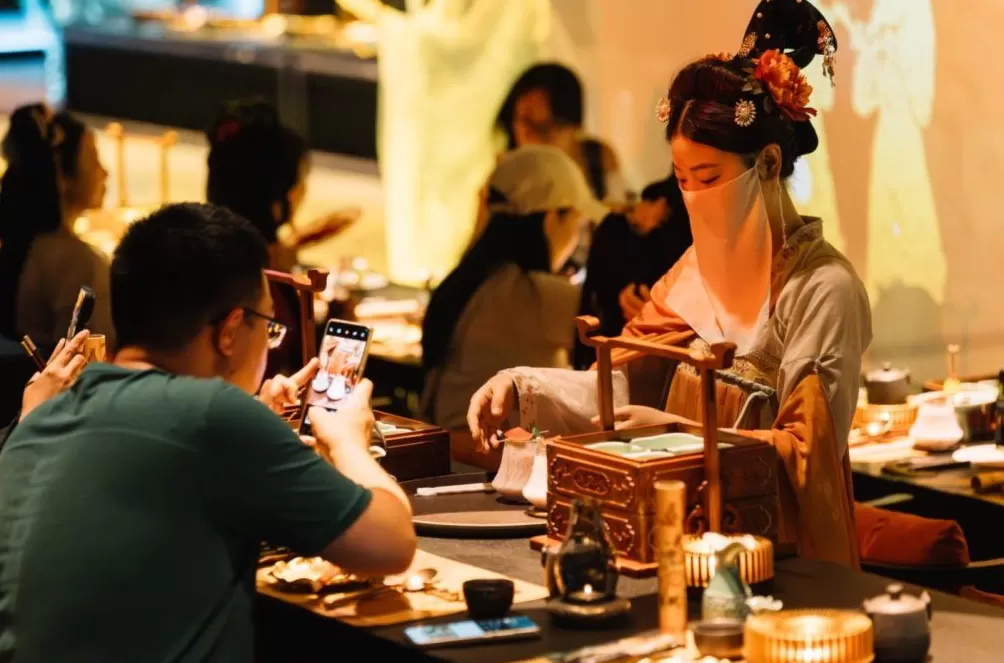 长假前四天上海接待游客超1500万人次，“一江一河”水上游览受欢迎-第4张图片-