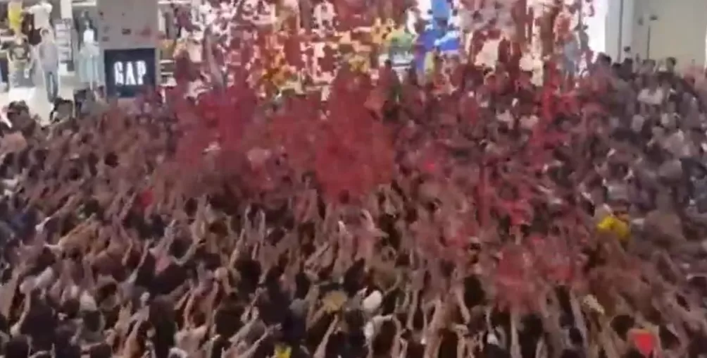 商场举行“红包雨”致人群拥挤受伤-第1张图片- 商场举行“红包雨”致人群拥挤受伤-第1张图片-