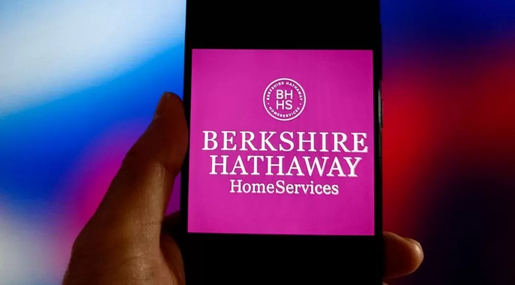 为阿贝尔接班铺路:伯克希尔调整公司章程,将董事会主席与CEO职务分离-第1张图片- 为阿贝尔接班铺路:伯克希尔调整公司章程,将董事会主席与CEO职务分离-第1张图片-