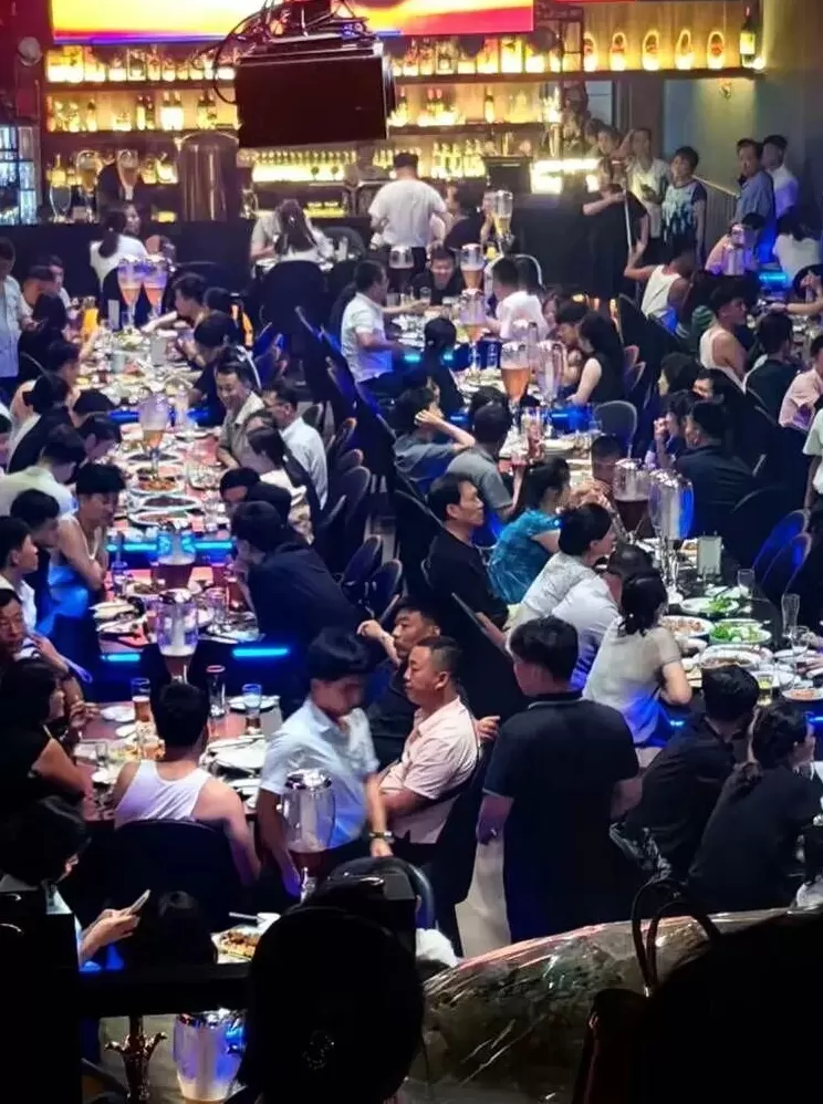 “我亲眼看到平壤私家车遍地,年轻人刷‘支付宝’喝扎啤”-第11张图片- “我亲眼看到平壤私家车遍地,年轻人刷‘支付宝’喝扎啤”-第11张图片-