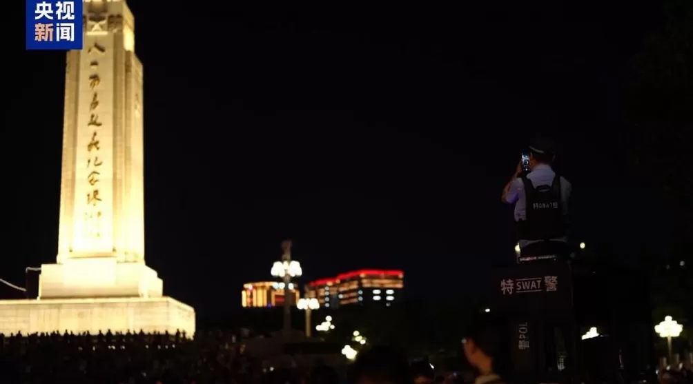 拍完你的拍你的……网友点赞假期最忙“拍照主理人”-第4张图片- 拍完你的拍你的……网友点赞假期最忙“拍照主理人”-第4张图片-