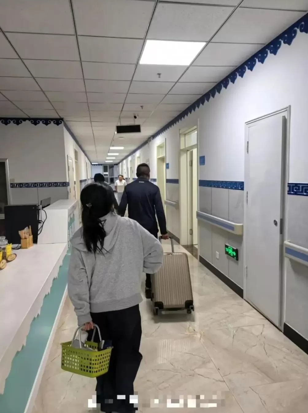 康复医院“客串”宾馆揽客,床位60元,标间300元;当地假期一房难求:经济型酒店1晚超1500元,平时一两百元-第1张图片- 康复医院“客串”宾馆揽客,床位60元,标间300元;当地假期一房难求:经济型酒店1晚超1500元,平时一两百元-第1张图片-