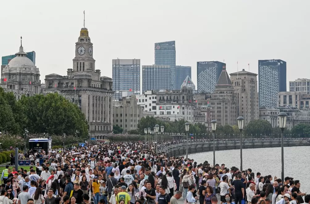 魔都眼·国庆|各景点人从众,假期过半外滩客流已超221万-第3张图片- 魔都眼·国庆|各景点人从众,假期过半外滩客流已超221万-第3张图片-