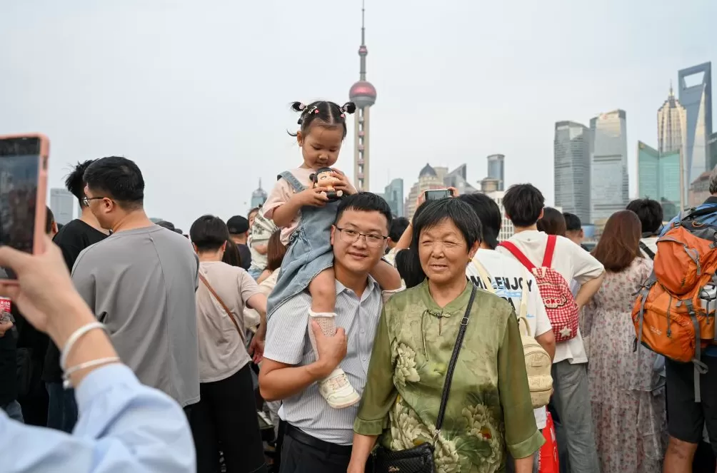 魔都眼·国庆|各景点人从众,假期过半外滩客流已超221万-第5张图片- 魔都眼·国庆|各景点人从众,假期过半外滩客流已超221万-第5张图片-