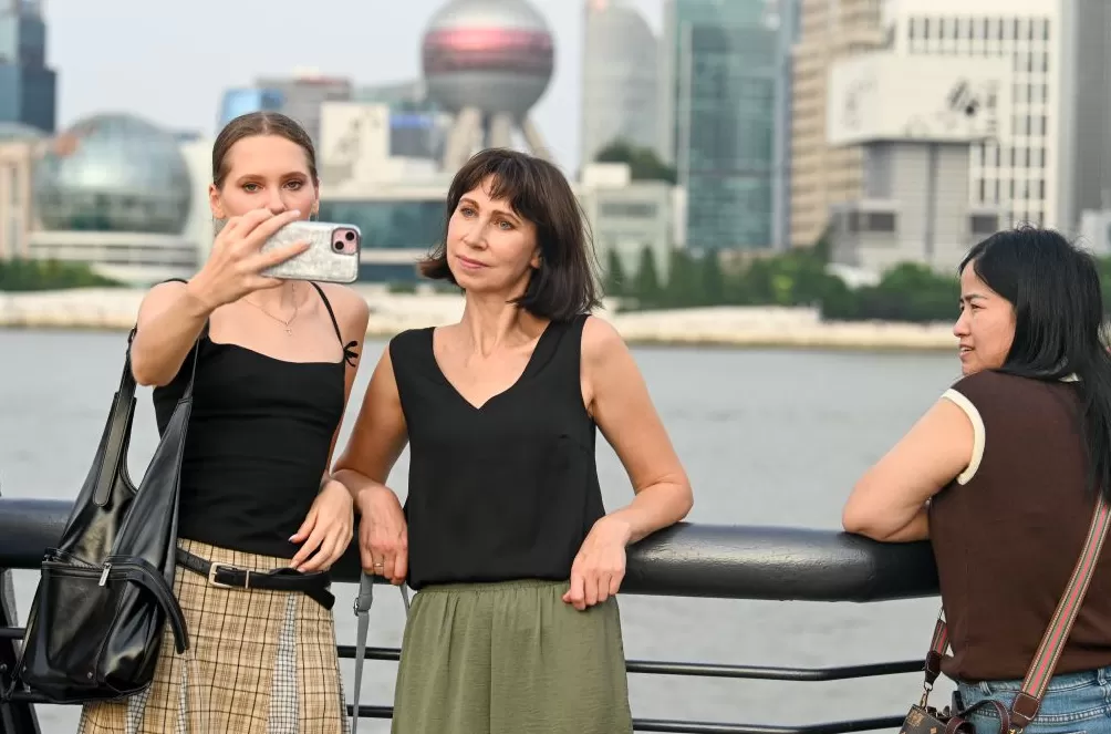 魔都眼·国庆|各景点人从众,假期过半外滩客流已超221万-第6张图片- 魔都眼·国庆|各景点人从众,假期过半外滩客流已超221万-第6张图片-