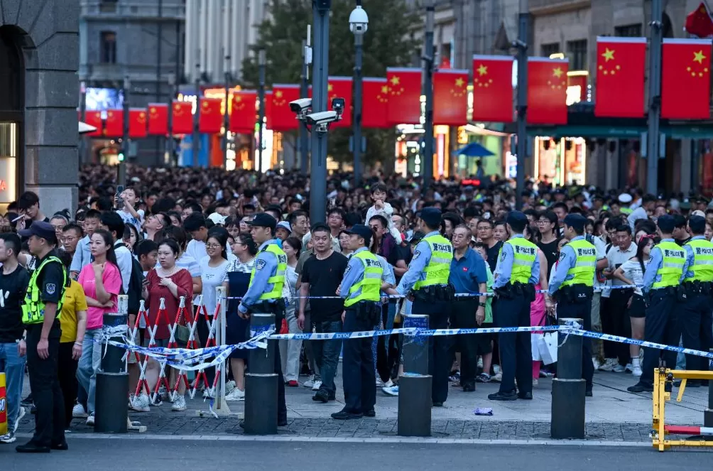 魔都眼·国庆|各景点人从众,假期过半外滩客流已超221万-第7张图片- 魔都眼·国庆|各景点人从众,假期过半外滩客流已超221万-第7张图片-